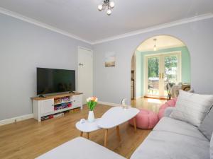 a living room with a couch and a tv at 20 Honeycroft in Cheltenham