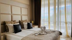 A bed or beds in a room at PARADISO 'В' 102 PRIVATE SEA VIEW Apartment