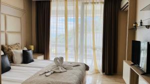 A television and/or entertainment centre at PARADISO 'В' 102 PRIVATE SEA VIEW Apartment