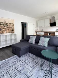 a living room with a couch and a table at Hanse Vermietung 3 in Bremen