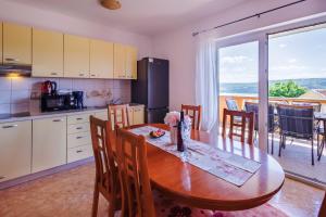 Kuchyň nebo kuchyňský kout v ubytování Apartments Rose