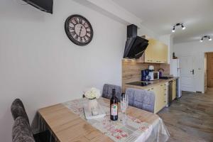 Kuchyň nebo kuchyňský kout v ubytování Apartments Rose