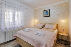 Postel nebo postele na pokoji v ubytování Apartments Rose