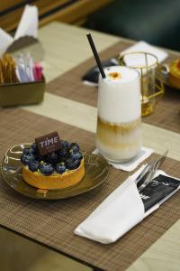 Minuman di TIME Rako Hotel