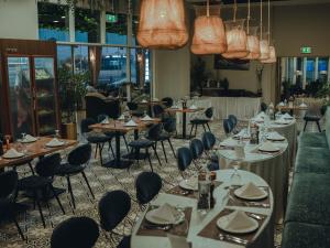 Restoran atau tempat lain untuk makan di TIME Rako Hotel
