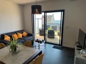 TY FOUR - Bel appartement T2 de standing vue mer的休息区