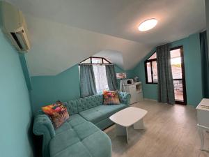 A seating area at Sozopol Romance Apartments