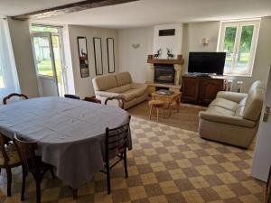 Μια τηλεόραση ή/και κέντρο ψυχαγωγίας στο Maison au cœur des Bertranges