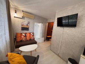 A television and/or entertainment centre at Sozopol Romance Apartments