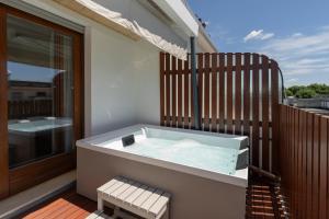 Kép enJoy Home - Attico con idromassaggio e garage - zona Sant'Antonio szállásáról Padovában a galériában