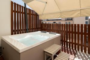 Kép enJoy Home - Attico con idromassaggio e garage - zona Sant'Antonio szállásáról Padovában a galériában