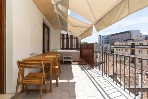 A balcony or terrace at enJoy Home - Attico con idromassaggio e garage - zona Sant'Antonio