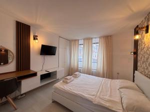 A bed or beds in a room at Sozopol Romance Apartments Még 23 kép