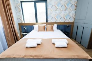 Postel nebo postele na pokoji v ubytování Boulevard Hotel