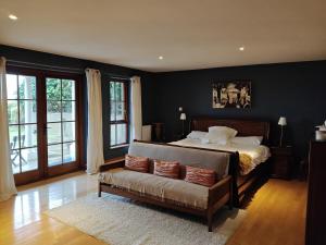 Ένα ή περισσότερα κρεβάτια σε δωμάτιο στο Charming Killinchy Manor Retreat