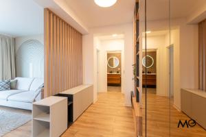 Ένα ή περισσότερα κρεβάτια σε δωμάτιο στο MoHost Uno - Elevated Stay with Mountain Views