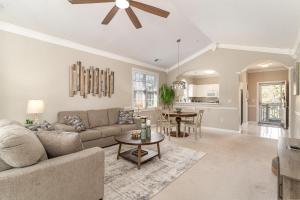 Χώρος καθιστικού στο River Crossing #1134