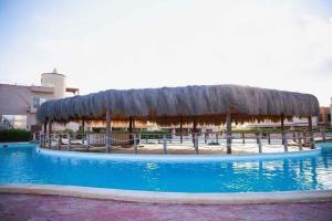 Πισίνα στο ή κοντά στο Dimora-ديمورا north coast chalet N +9 φωτογραφίες