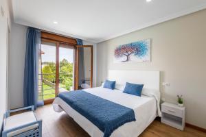 Ένα ή περισσότερα κρεβάτια σε δωμάτιο στο Villa Noalla +14 φωτογραφίες