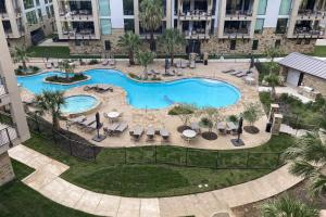 Πισίνα στο ή κοντά στο The Waters Condo Building 3 - Horseshoe Bay Hideaway