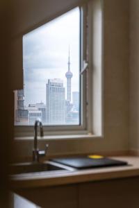 Kuvagallerian kuva majoituspaikasta Pure home-Luxurious Grand Penthouse in Shanghai Core,Large area,close to Yu Garden The Bund People Square Commanding Panoramic Night of the Pearl Tower,Enjoying the stunning views of the Bund, joka sijaitsee kohteessa Shanghai