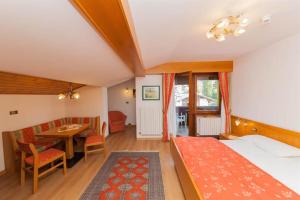 A bed or beds in a room at Hotel Panorama