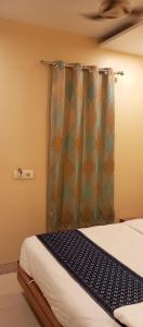 Postel nebo postele na pokoji v ubytování AB Hotel - Amar International by Sarthak - Local ID not accepted