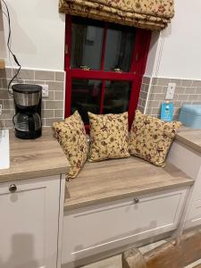 Cucina o angolo cottura di Dun Aengus Cottage on the Cliffs of Moher
