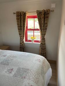 Letto o letti in una camera di Dun Aengus Cottage on the Cliffs of Moher