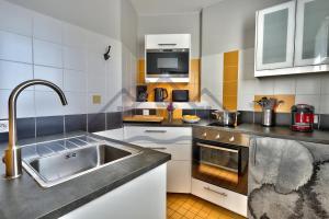 Kuchyň nebo kuchyňský kout v ubytování LocaLise - C80 - L'escale - Au 1er étage de plain pied - Wifi inclus - Draps inclus - Animaux bienvenus