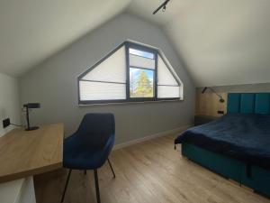 a attic bedroom with a bed and a window at Sorella House in Sianozety