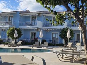 The swimming pool at or close to Liogerma Studios
