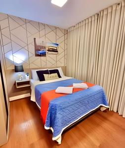 a bedroom with a large bed in a room at Fantastic, Studio com Ar Cond. e Wi-fi in Curitiba