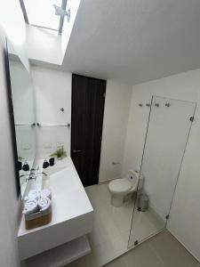 Fotografie z fotogalerie ubytování Luxury unique mountain house with private pool and gym v destinaci Girardot