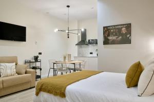 Postel nebo postele na pokoji v ubytování Romantic Apartment N5 Oceanografico Virkin Suites + 14 fotografií