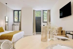 TV a/nebo společenská místnost v ubytování Romantic Apartment N5 Oceanografico Virkin Suites