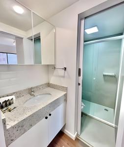 a bathroom with a sink and a glass shower at #Sensacional# Apto 1 quarto, Pensado Para Voce in Curitiba +31 photos