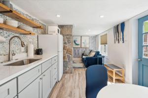 Η κουζίνα ή μικρή κουζίνα στο Professionally-Designed-The Americana-AC +39 φωτογραφίες