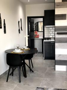 Kuchyň nebo kuchyňský kout v ubytování Studio 30 Pied a terre