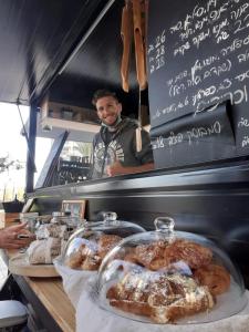 Billede fra billedgalleriet på דירה מעוצבת עם נוף מדהים לים i Hadera