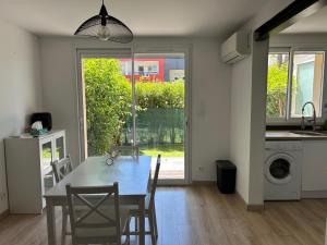 Gallery image of Appartement cosy avec jardin, jacuzzi et tram à 2 min - Quartier calme in Castelnau-le-Lez