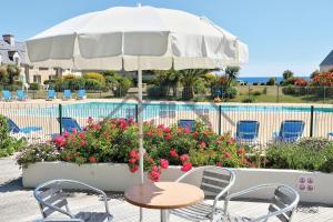 Bassein majutusasutuses LocaLise - Maison D02 - Vue mer - Accès piscine - Wifi inclus - Draps et lits faits inclus - Face à la plage - Centre et port à 700m või selle lähedal
