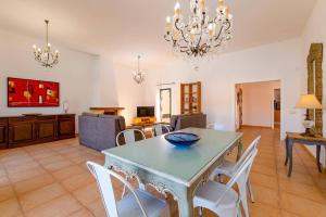 Posedenie v ubytovaní Villa Palm View by Villa Plus