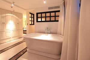 A bathroom at Hotel Cort