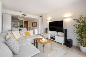 Μια τηλεόραση ή/και κέντρο ψυχαγωγίας στο Apartament SOLMARINE