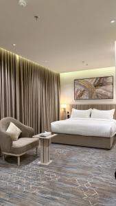 Postel nebo postele na pokoji v ubytování الإقامة الذهبية للشقق المخدومة Golden Residence Hotel