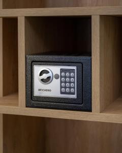 a small microwave sitting on a wooden shelf at Bed & Breakfast Villa Michela Alezio in Alezio