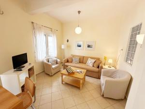 Μια τηλεόραση ή/και κέντρο ψυχαγωγίας στο Thassos Sea View Apartment