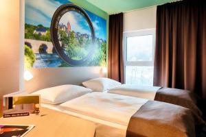 Postel nebo postele na pokoji v ubytování B&B Hotel Wetzlar