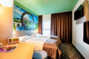 Postel nebo postele na pokoji v ubytování B&B Hotel Wetzlar